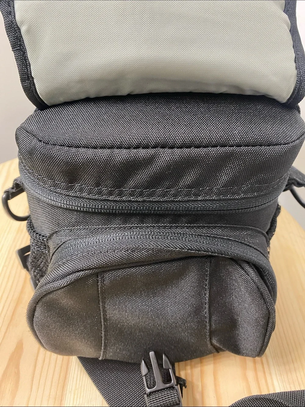 Lowepro EX 120 Camera Bag Black For Small SLR DSLR Cameras with Shoulder Strap